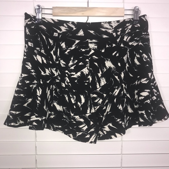 Nameless Black & White Pattern Shorts - M - Picture 2 of 5